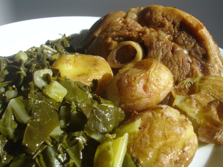 pezinhos de porco com couve batata a murro