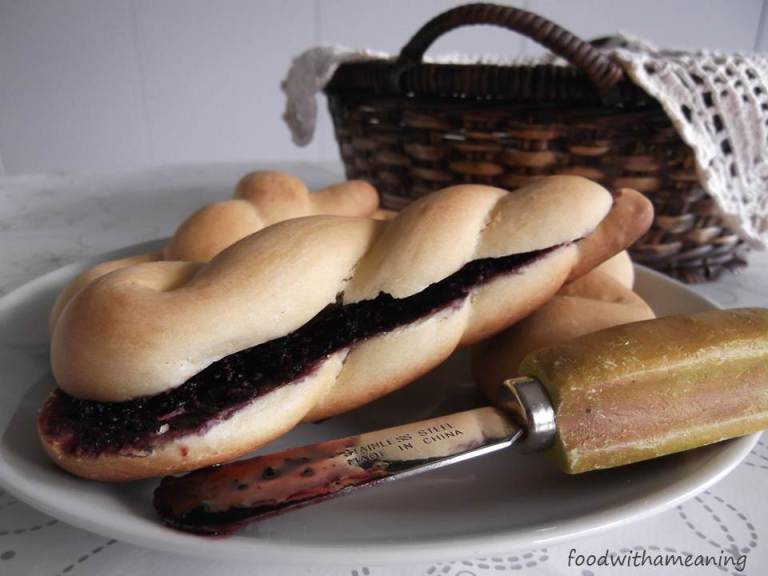 Rosquilhas com compota de uva-da-serra