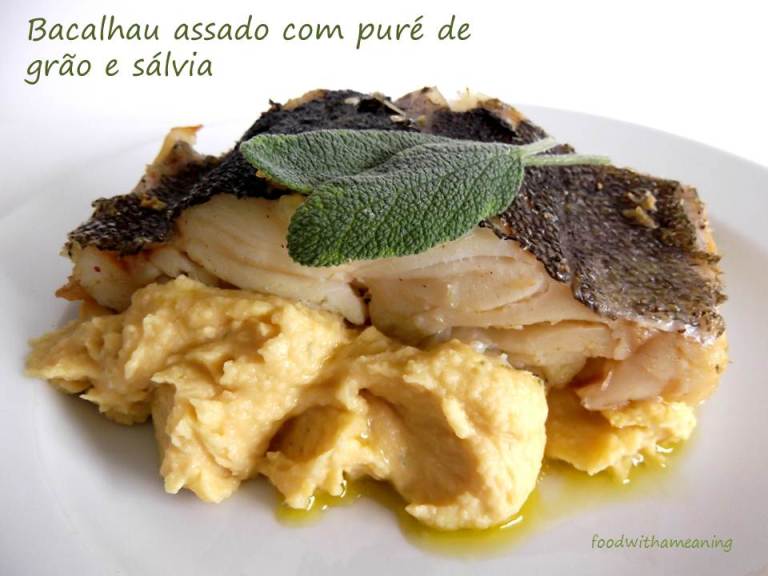 Bacalhau assado com puré de grão e sálvia