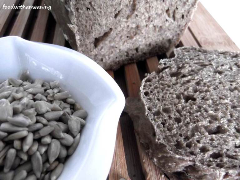 pão de centeio e trigo com sementes de girassol