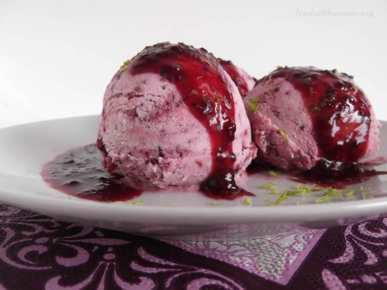 gelado de amoras e frutos vermelhos