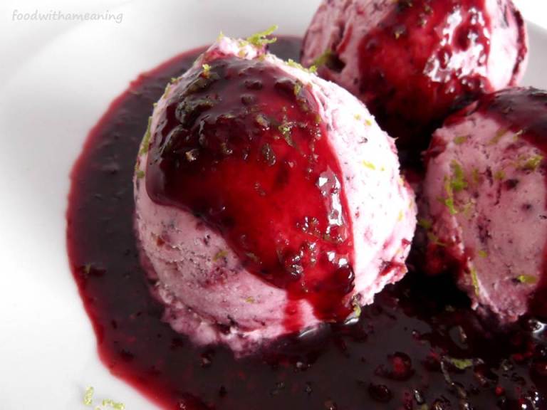 gelado de amoras e frutos vermelhos