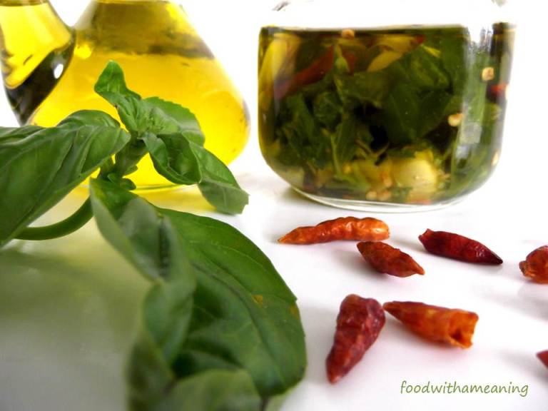 Salada de micro-couve tat soi. pimentos, rabanetes e queijo