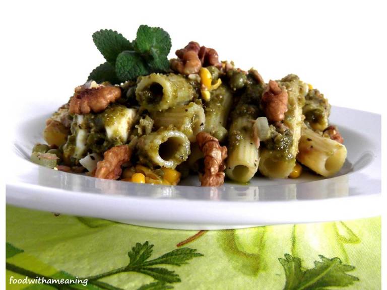 rigatoni com pesto e nozes