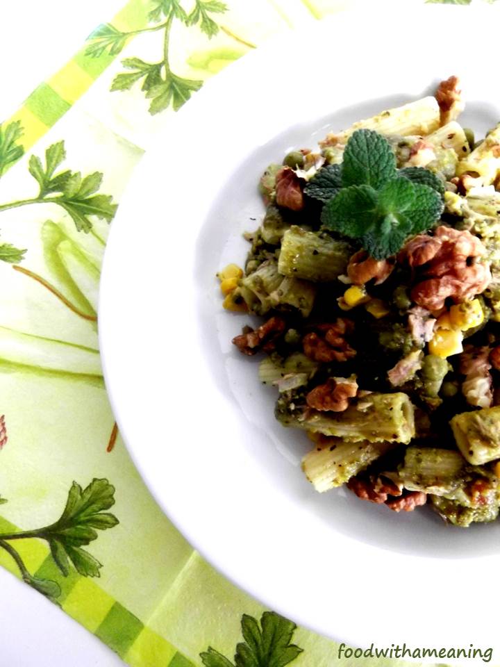 rigatoni com pesto e nozes