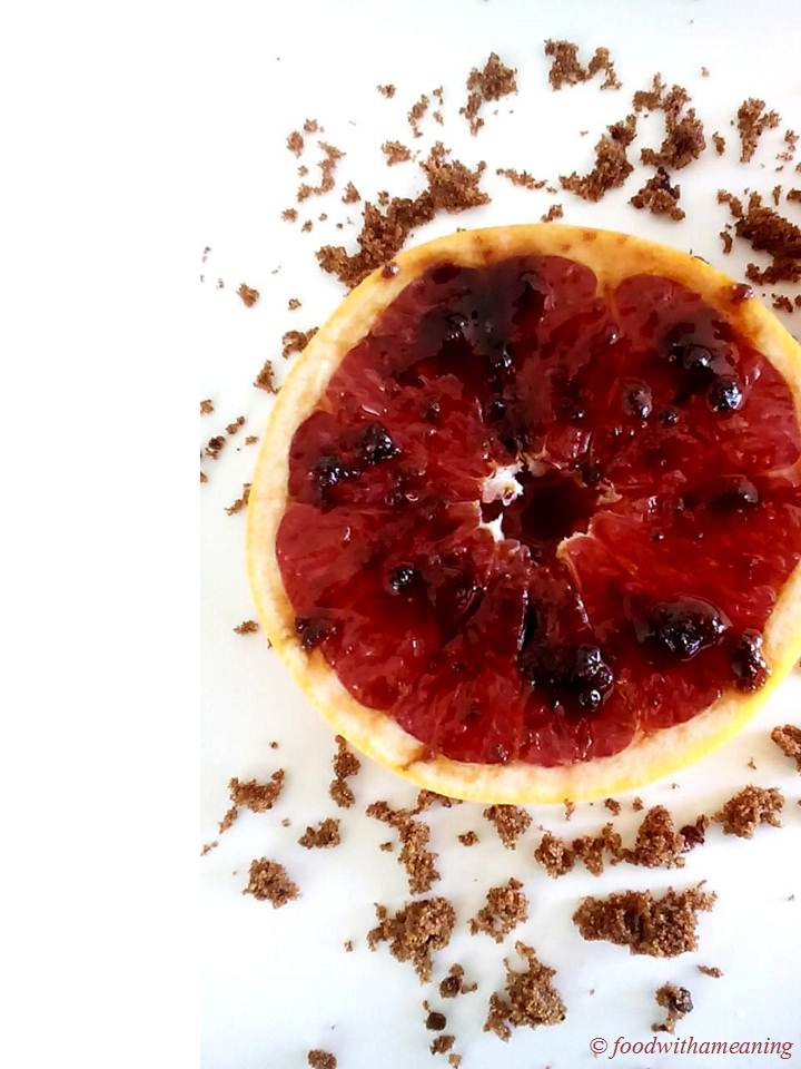 Toranja grelhada com açúcar mascavado, canela e vinho do porto