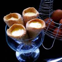 Cornucópias com ovos moles ... um doce tradicional