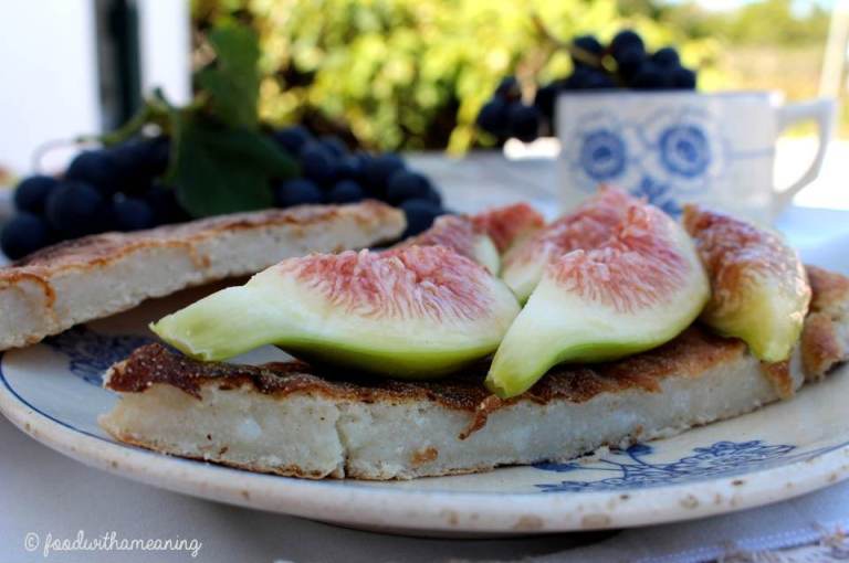 bolo de milho e figos