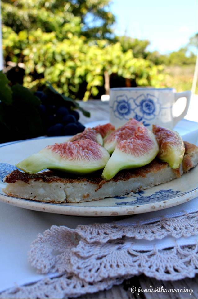bolo de milho e figos