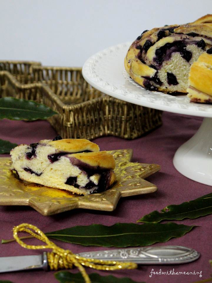 coroa de canela e mirtilos