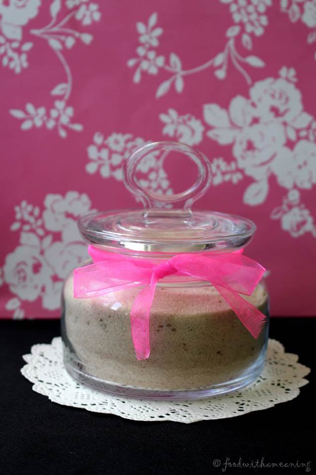 açúcar aromatizado com canela e cardamomo