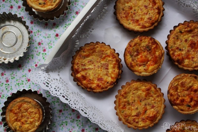 tarteletes de fiambre de peru e mortadela com hortelã-pimenta