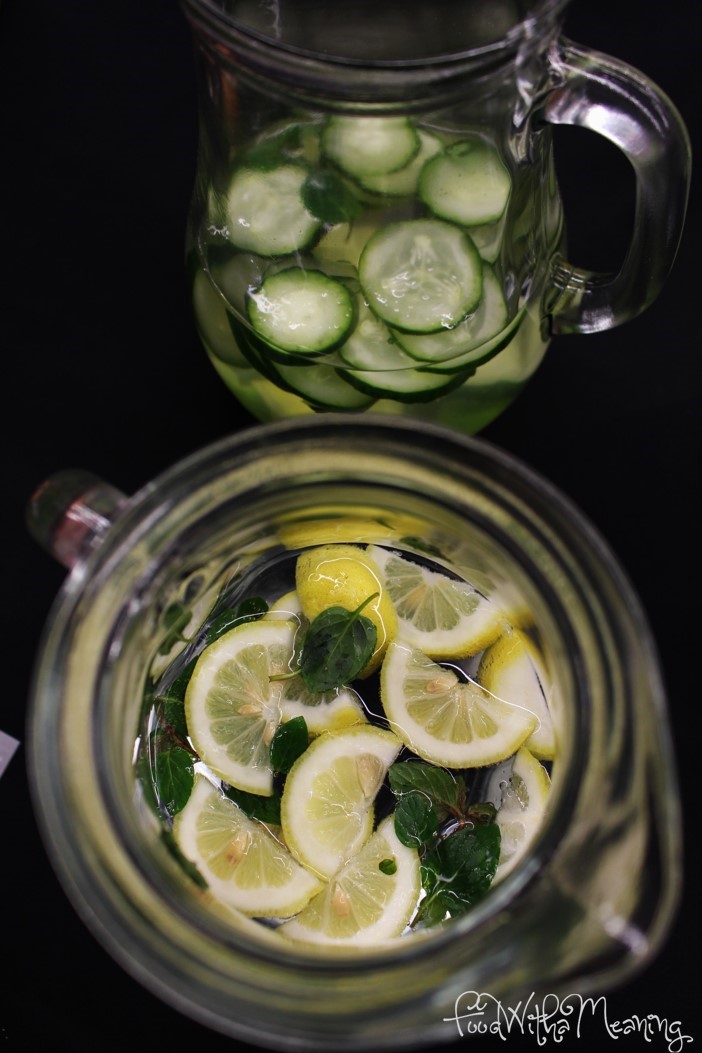 Água de Pepino, Gengibre e Lima Juntar a água mineral, ou a água gaseificada, rodelas finas de pepino com casca, raiz de gengibre descascada e rodelas de lima. Água efervescente de Limão e Hortelã Juntar a Água com gás, ou água tónica, rodelas de limão e folhas de hortelã Água de Romã e Gengibre Juntar a água mineral, ou a água gaseificada, bagos de romã e rodelas de gengibre descascado.