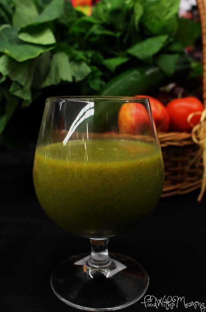 sumo de cenoura, maçã e couve