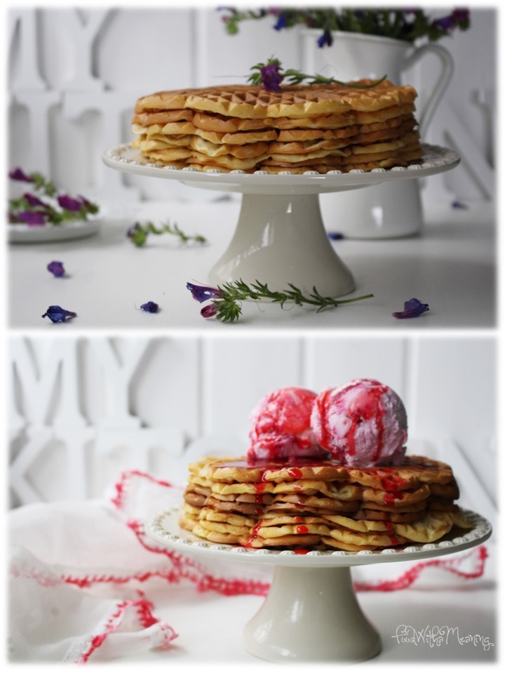 waffles_gelado de nata e coulis de morango_foodwithameaning