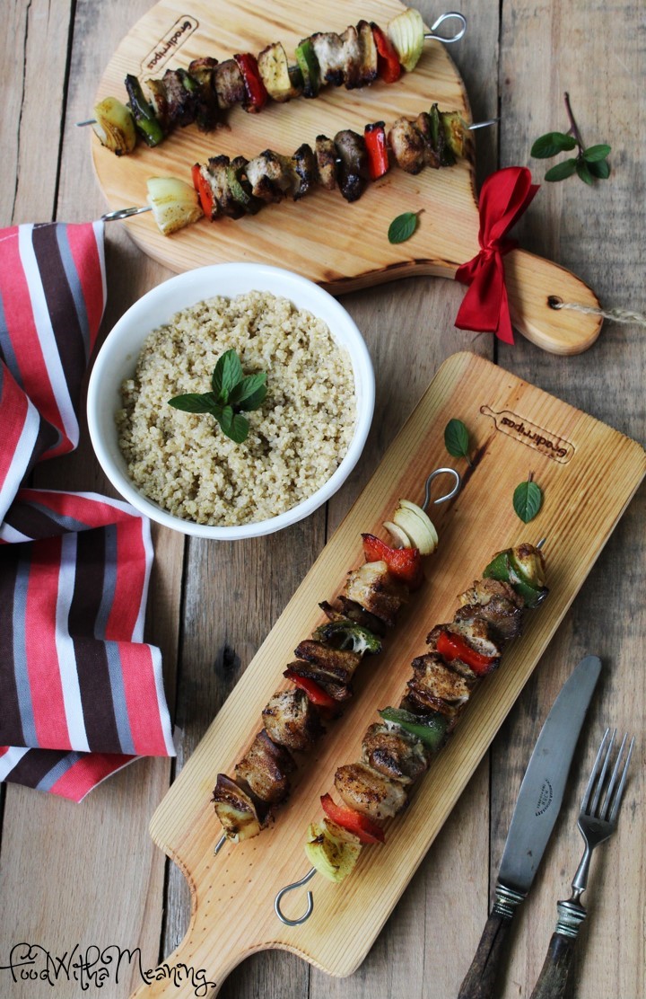 espetadas de secretos de porco com cogumelos pleurotus ostreatus 