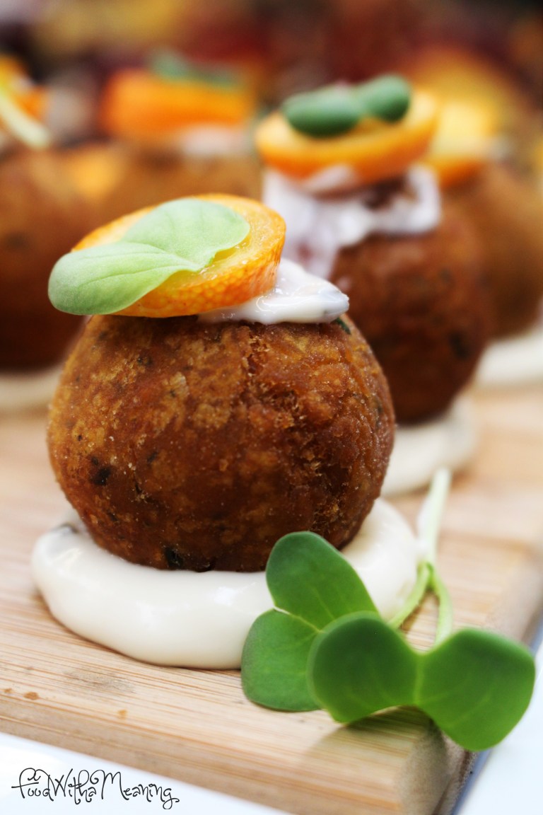 Falafel com maionese e kumquat