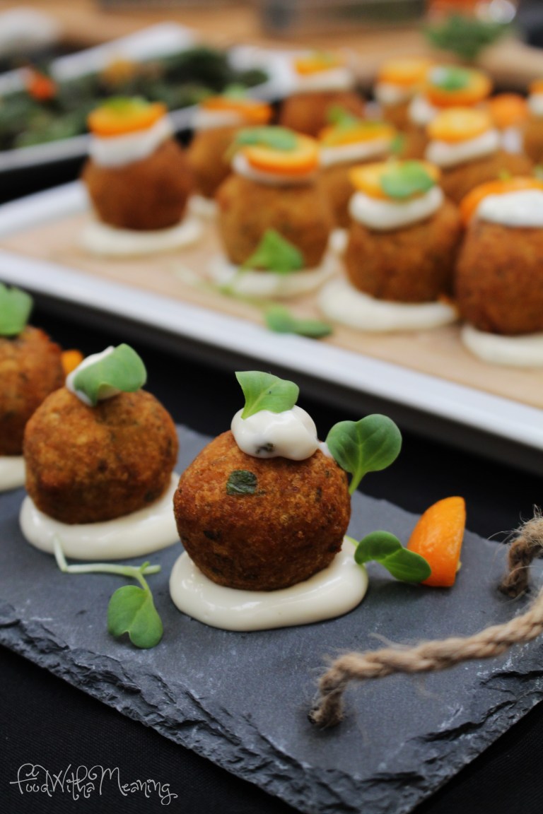 Falafel com maionese e kumquat