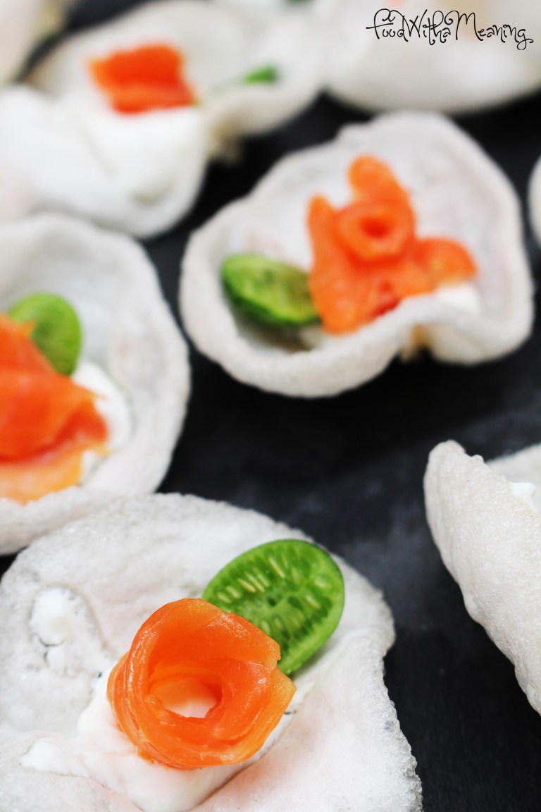 Hóstias de Camarão com queijo creme, truta salmonada e cuca melon (micro pepino da Quinta do Ti Canoa)