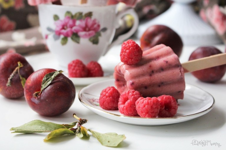 Smoothie-on-a-stick de Ameixa e Framboesa