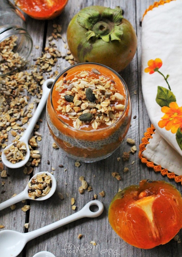 Copos de Diospiro com Chia e Leite de Amêndoa