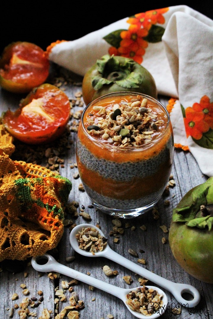 Copos de Diospiro com Chia e Leite de Amêndoa