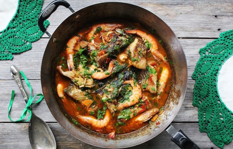 garoupa e camarão na wok