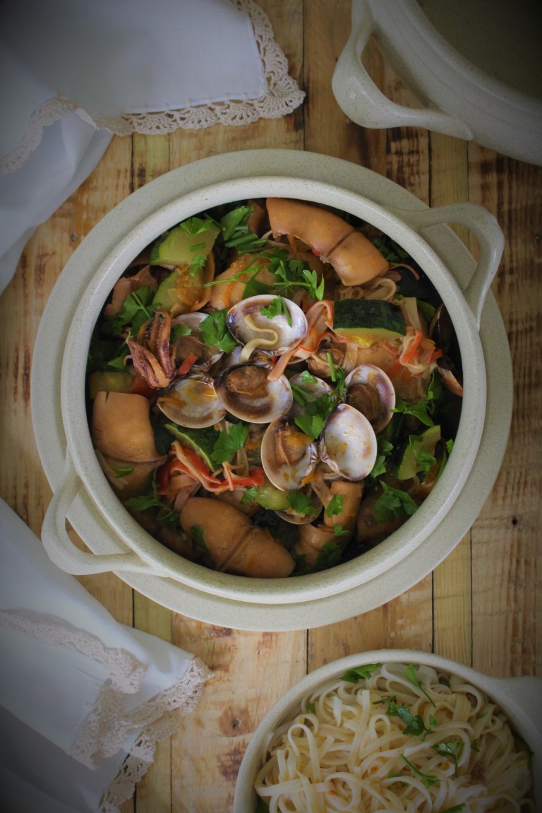 estufado de lulas com ameijoas e legumes