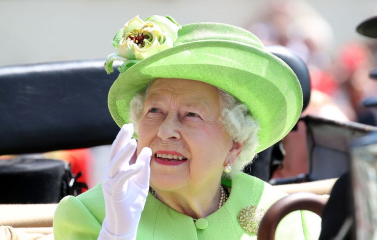 2017-06-20-10-A-rainha-Isabel-II