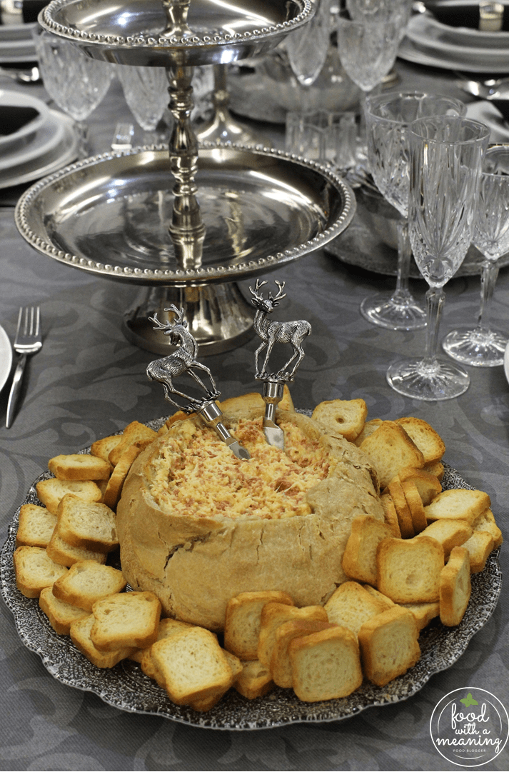 Pão alentejano com patê de chouriço picante e queijos