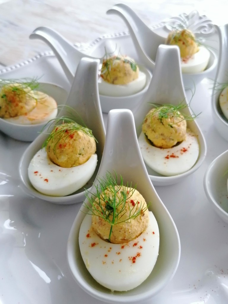 ovos recheados com requeijão 2