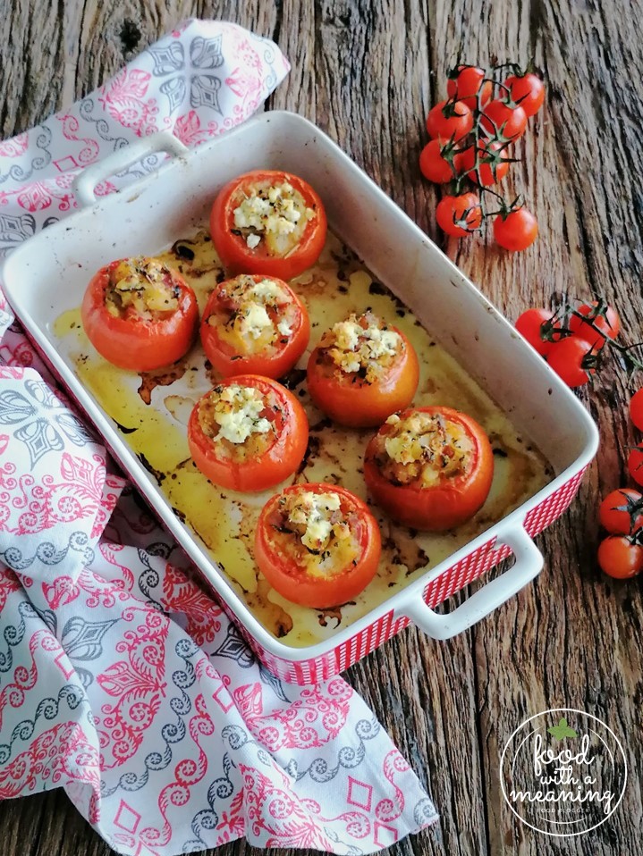 Tomates recheados com batata-doce e presunto
